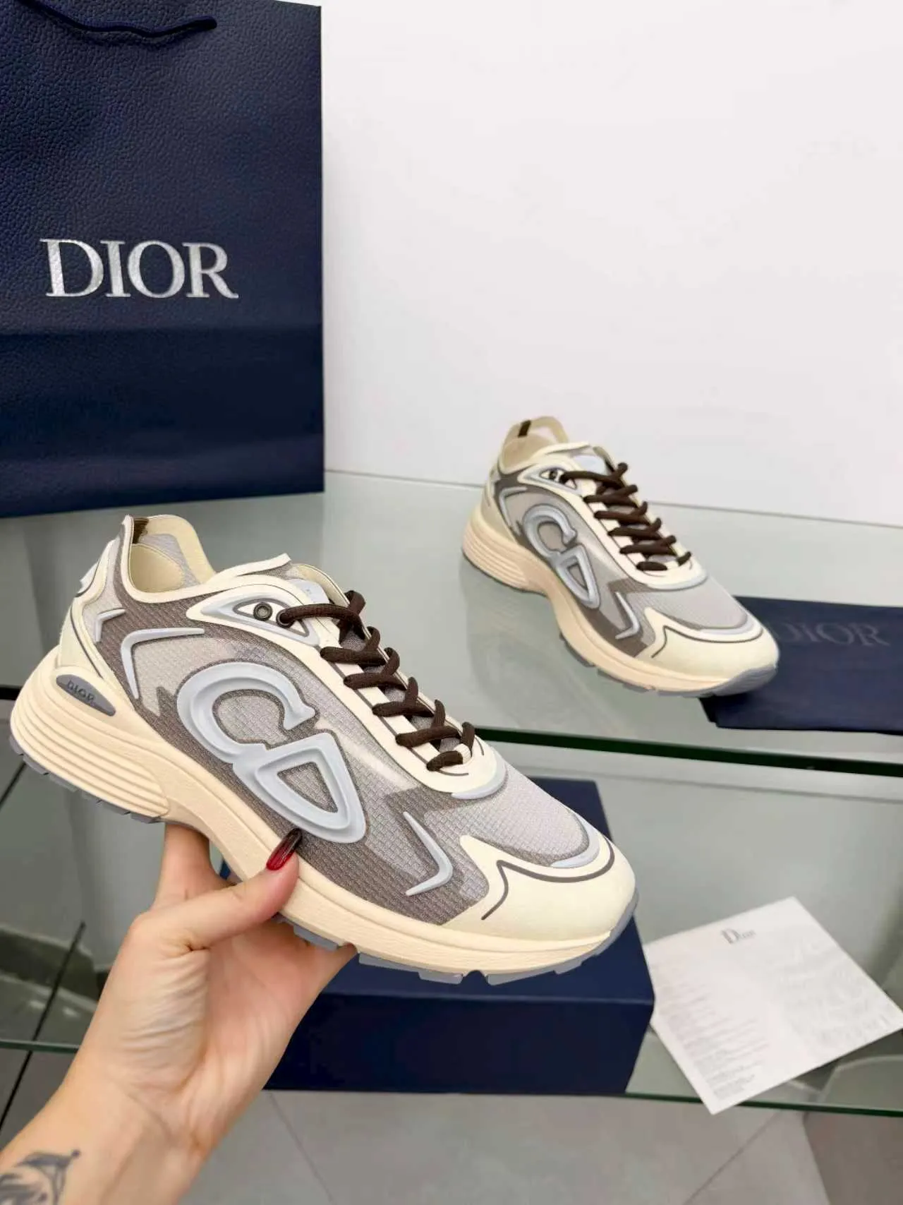 Men's men's shoes P560! DIOR#B30 COUNTDOWN TECH shoes 1. Inspired by lighter running shoes this season 2. Made of multi-layer transparent nylon upper, full of futuristic feel 3. CD30 rubber logo on the tongue/heel to highlight the brand style 4. Equipped with ultra-light foam midsole for the ultimate comfortable wearing experience 5. The entire series uses WELDED (seamless bonding) technology to ensure durability and lightness 6. Full-size dopamine color matching, perfect choice for couples shoes😜
